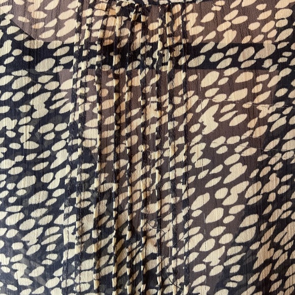 GAP L womens blouse. Polka dot design on Navy - Picture 3 of 5
